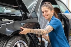 Ausbildung zum Carrosseriespengler/in EFZ - Arbeitssituation, Lohn und Weiterbildungen, Schnupperlehren und freie Lehrstelle für 2026 finden. Carrosseriespengler/in EFZ